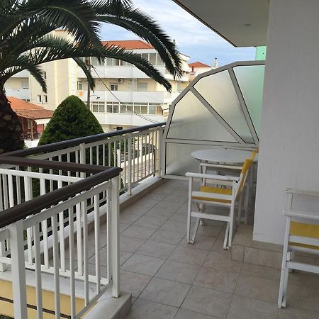 Iris Hotel Nea Kallikrateia Buitenkant foto