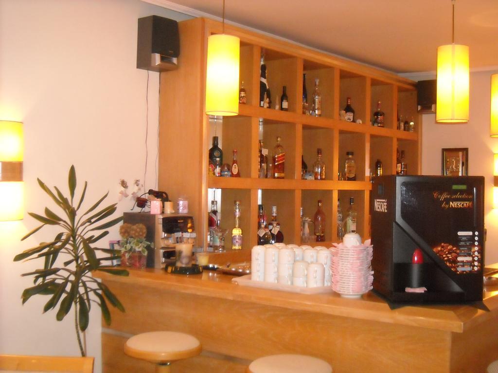 Iris Hotel Nea Kallikrateia Buitenkant foto