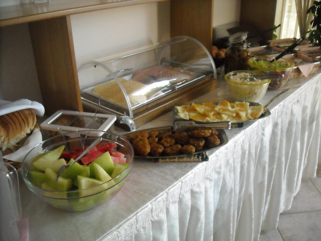 Iris Hotel Nea Kallikrateia Buitenkant foto
