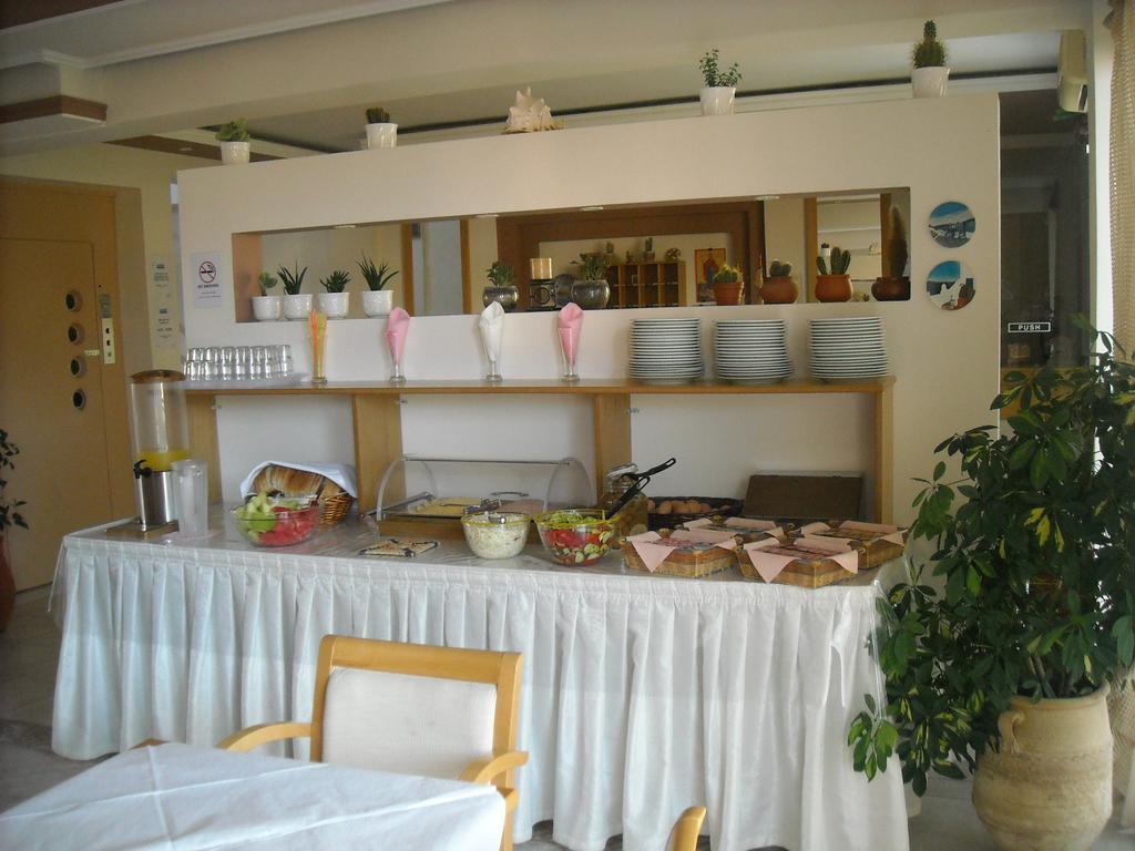 Iris Hotel Nea Kallikrateia Buitenkant foto
