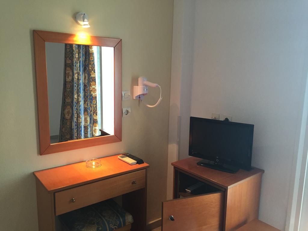 Iris Hotel Nea Kallikrateia Buitenkant foto